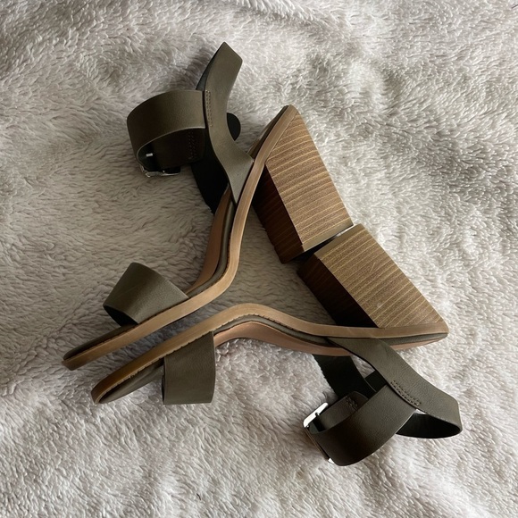 Soda block heel green vegan leather sandals - Picture 2 of 8